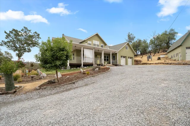 $895,000 | 20119 Sunrise Drive, Redding, CA 96003
