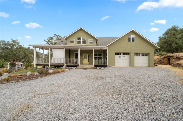 $895,000 | 20119 Sunrise Drive, Redding, CA 96003