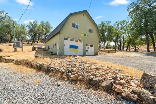 $895,000 | 20119 Sunrise Drive, Redding, CA 96003