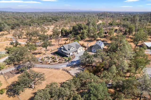 $895,000 | 20119 Sunrise Drive, Redding, CA 96003