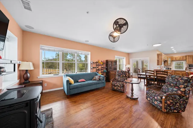 $895,000 | 20119 Sunrise Drive, Redding, CA 96003