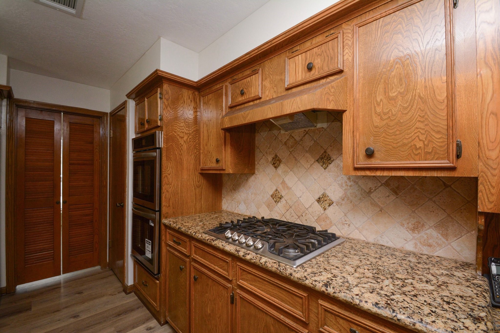 10811 Vickijohn Court Houston, TX 77071 - Photo 8 of 20 Kitchen