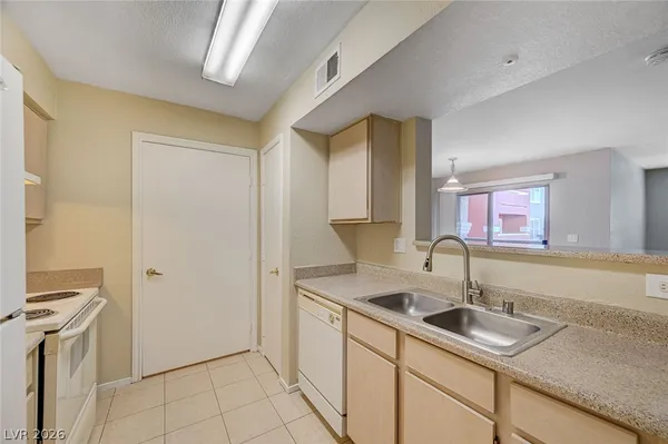 $1,400 | 8101 West Flamingo Road, Unit 1126, Las Vegas, NV 89147
