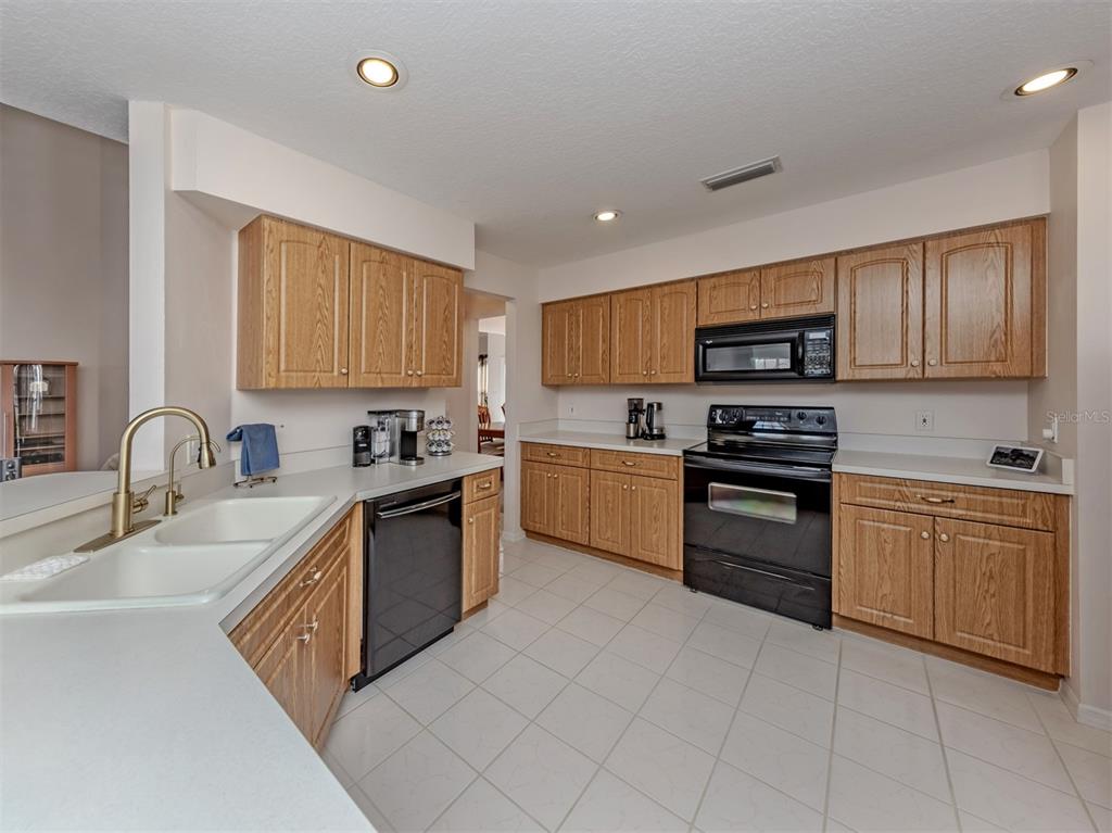 897 Colonial Road Venice, FL 34293 - Photo 14 of 49