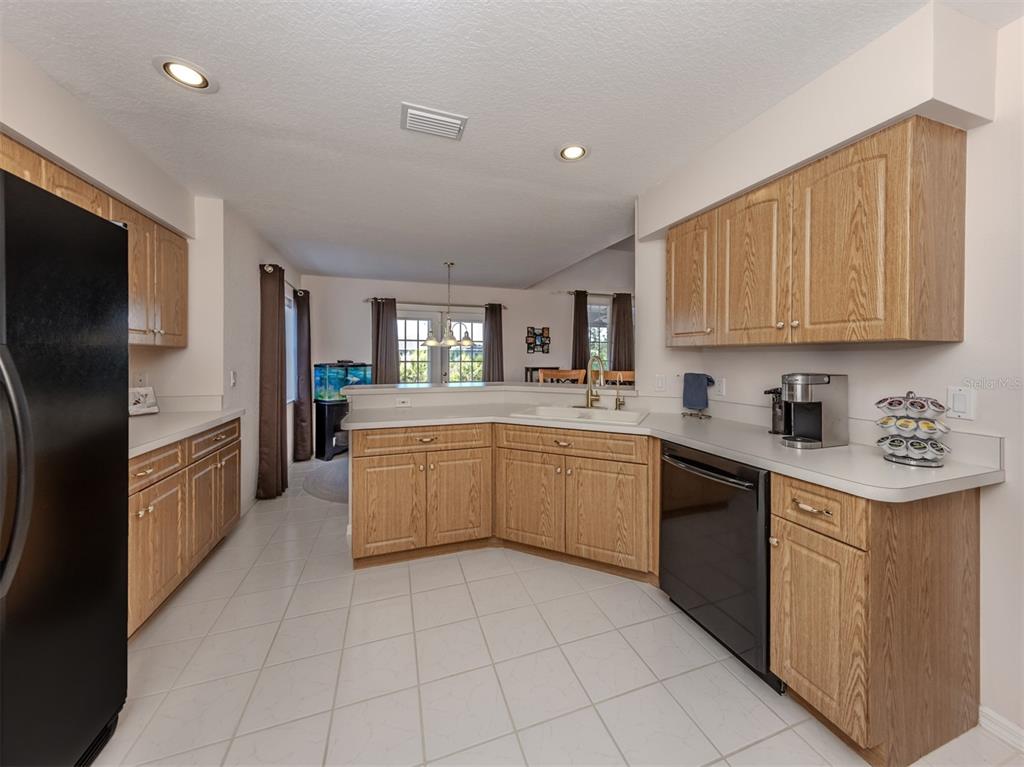 897 Colonial Road Venice, FL 34293 - Photo 15 of 49