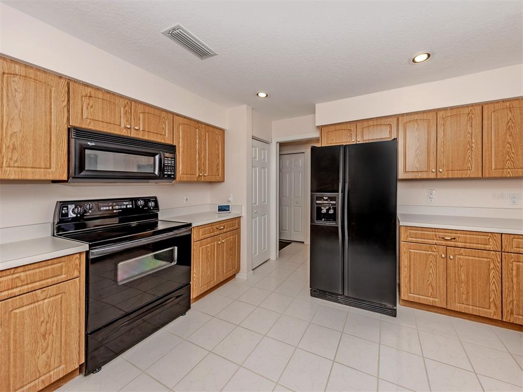 897 Colonial Road Venice, FL 34293 - Photo 16 of 49