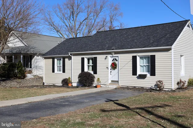$330,000 | 113 Hillcrest Drive, Fredericksburg, VA 22401
