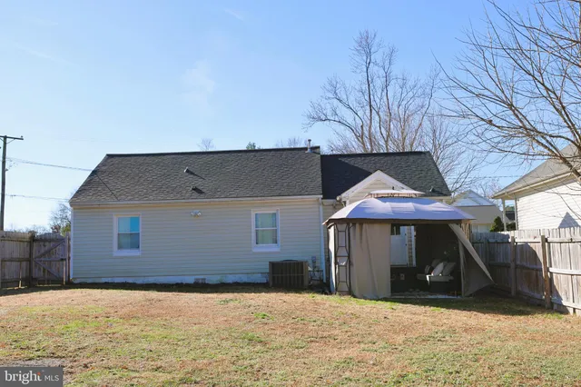$330,000 | 113 Hillcrest Drive, Fredericksburg, VA 22401