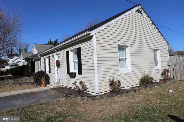 $330,000 | 113 Hillcrest Drive, Fredericksburg, VA 22401