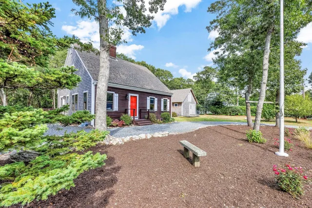 a view of a house with backyard and tree s