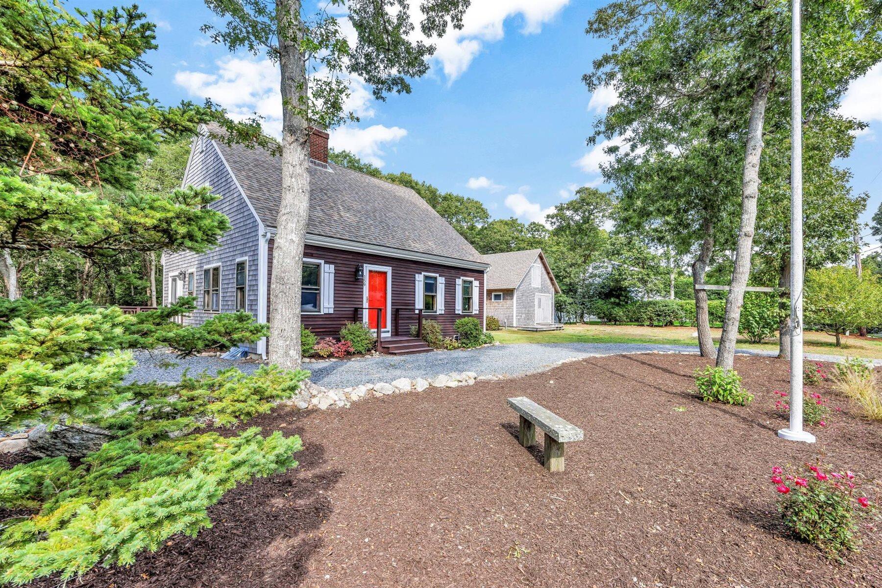 a view of a house with backyard and tree s