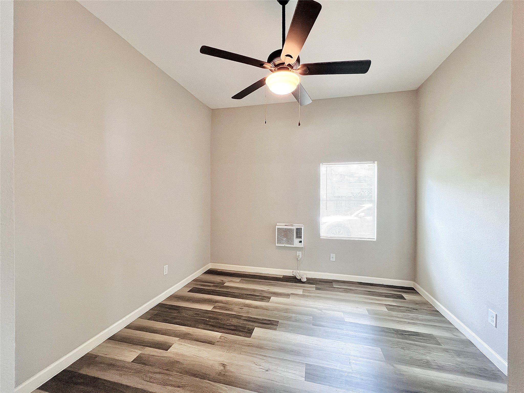 1401 5th Street Rosenberg, TX 77471 - Photo 45 of 50 Uni 110:Bedroom one