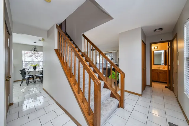 $369,900 | 119 Canton Lane, Streamwood, IL 60107