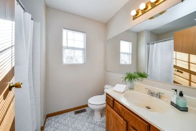 $369,900 | 119 Canton Lane, Streamwood, IL 60107