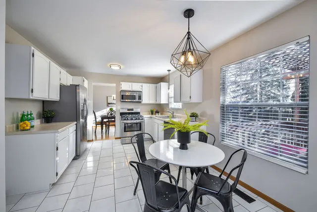 $369,900 | 119 Canton Lane, Streamwood, IL 60107