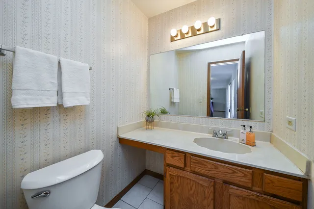 $369,900 | 119 Canton Lane, Streamwood, IL 60107