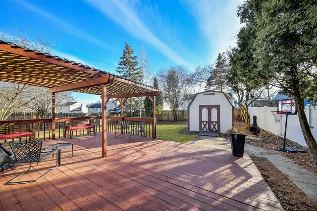 $369,900 | 119 Canton Lane, Streamwood, IL 60107