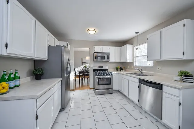 $369,900 | 119 Canton Lane, Streamwood, IL 60107