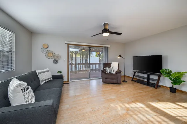 $369,900 | 119 Canton Lane, Streamwood, IL 60107