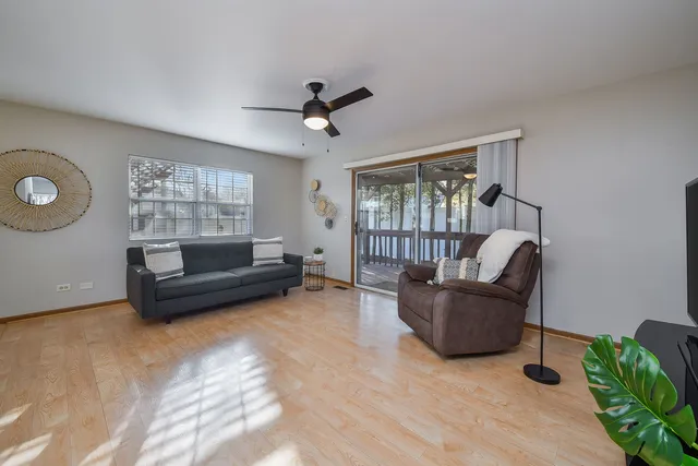 $369,900 | 119 Canton Lane, Streamwood, IL 60107