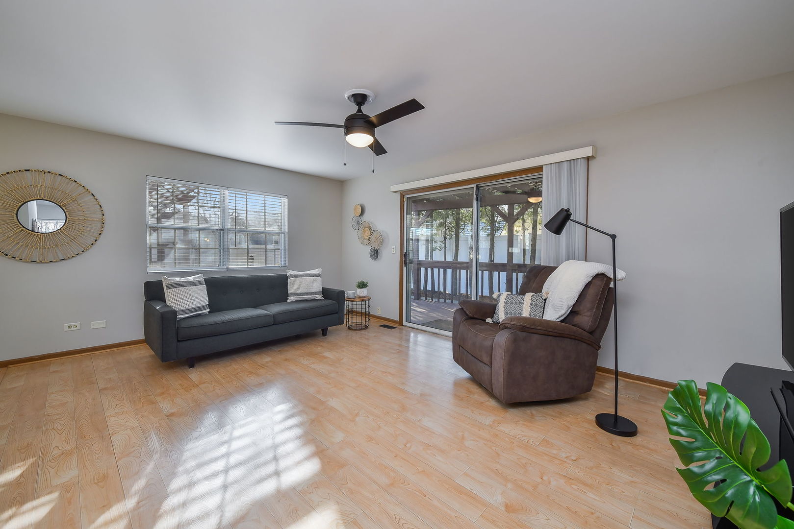 119 Canton Lane Streamwood, IL 60107 - Photo 6 of 28 a living room with furniture and a window