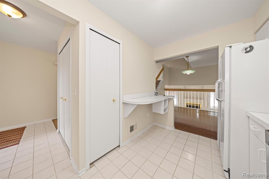 39449 Country Lane Novi, MI 48375 - Photo 7 of 29