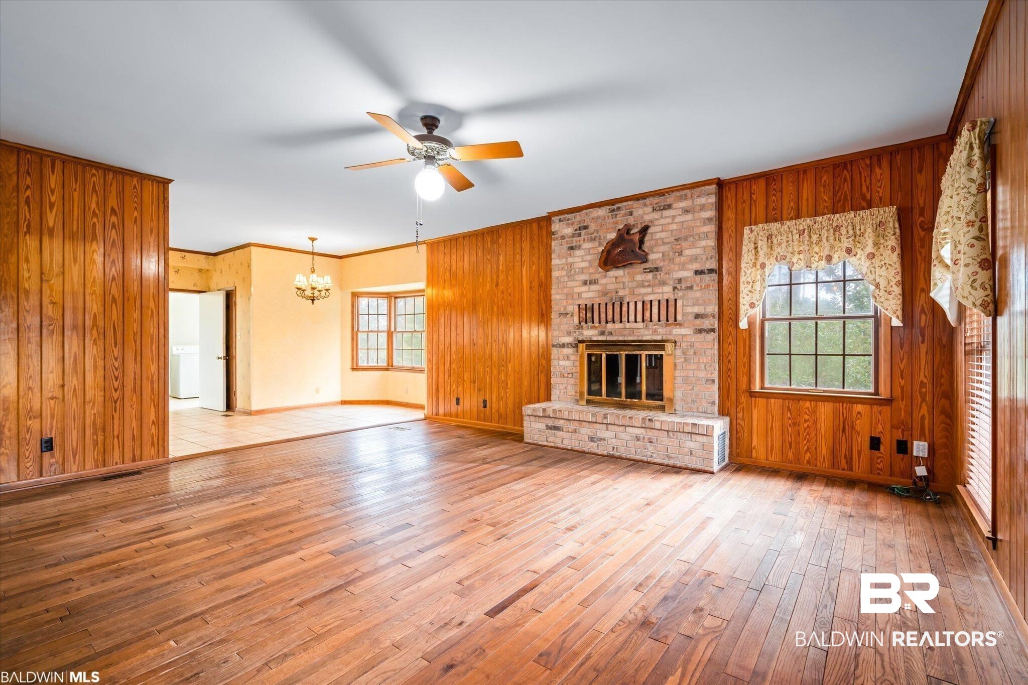 10315 Longleaf Lane Fairhope, AL 36532 - Photo 4 of 27 Den with fireplace 1