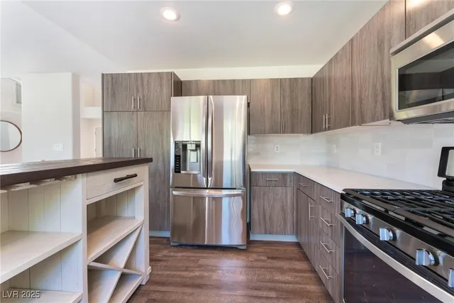 $2,595 | 10436 Beachwalk Place, Las Vegas, NV 89144