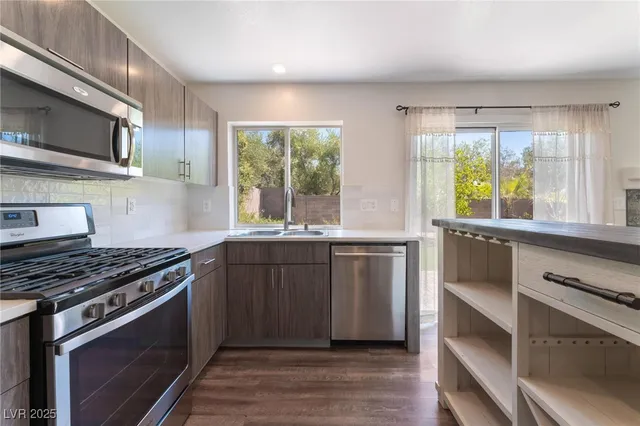 $2,595 | 10436 Beachwalk Place, Las Vegas, NV 89144