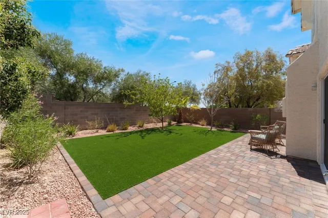 $2,595 | 10436 Beachwalk Place, Las Vegas, NV 89144