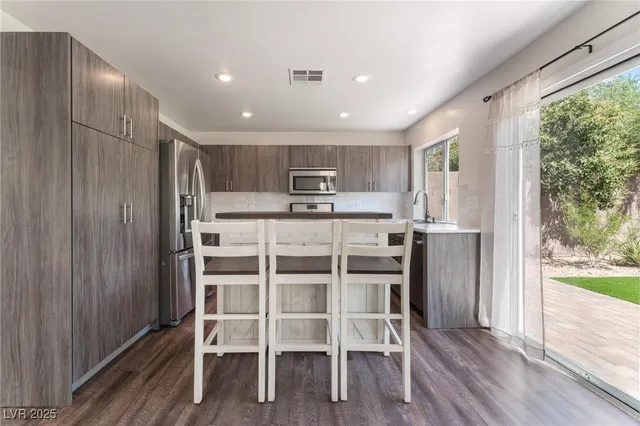 $2,595 | 10436 Beachwalk Place, Las Vegas, NV 89144