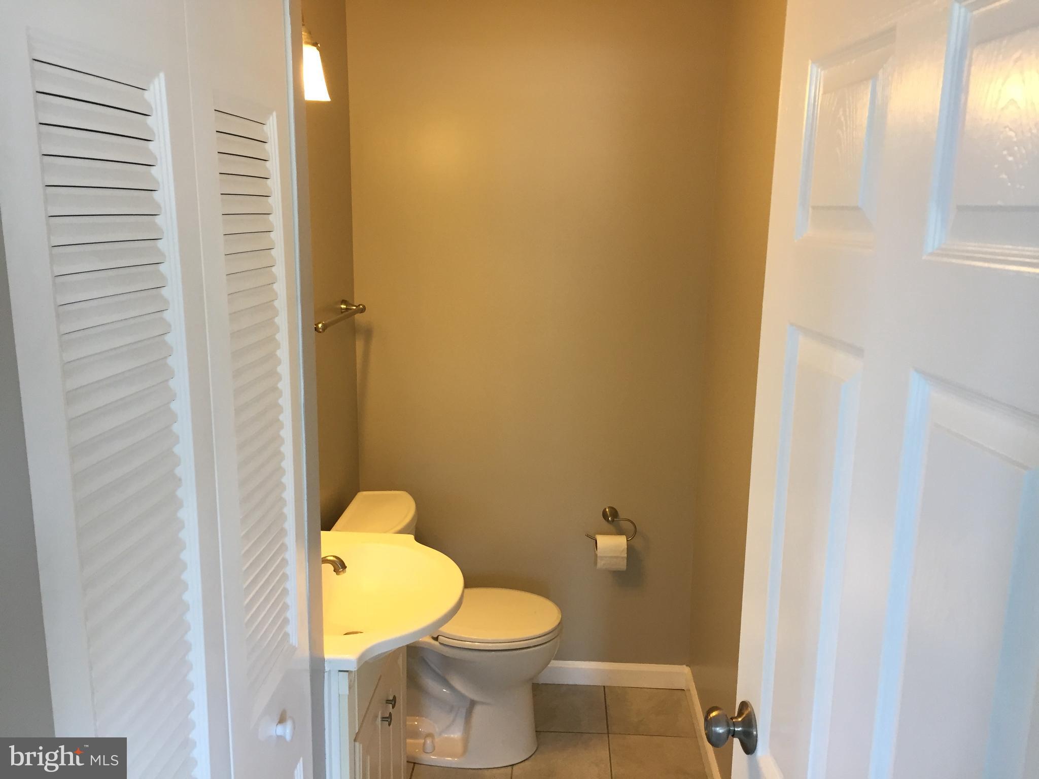 22 Yew Road Baltimore, MD 21221 - Photo 7 of 25