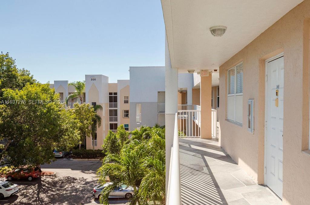 2601 North Nob Hill Road, Unit 402 Sunrise, FL 33322 - Photo 3 of 49