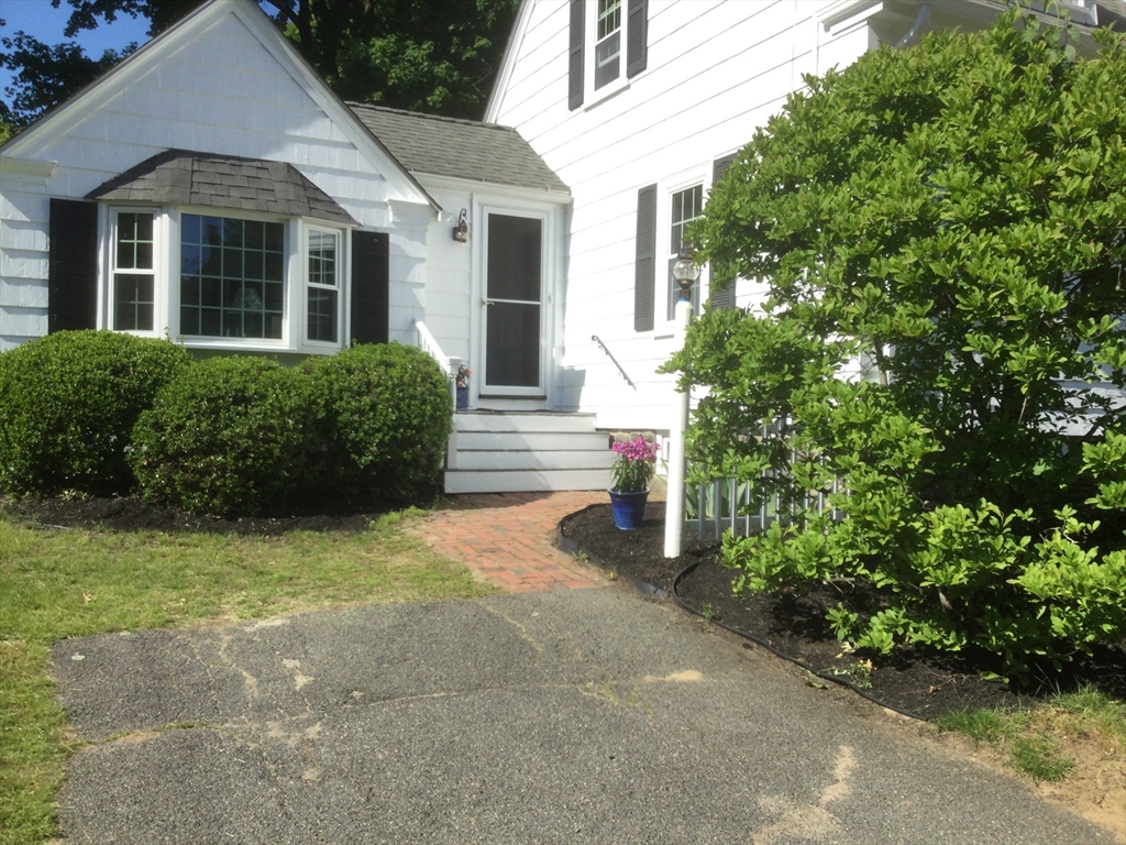 114 Chestnut Street Andover, MA 01810 - Photo 3 of 42