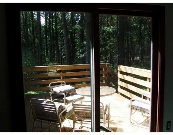 a view of a house with backyard and garden