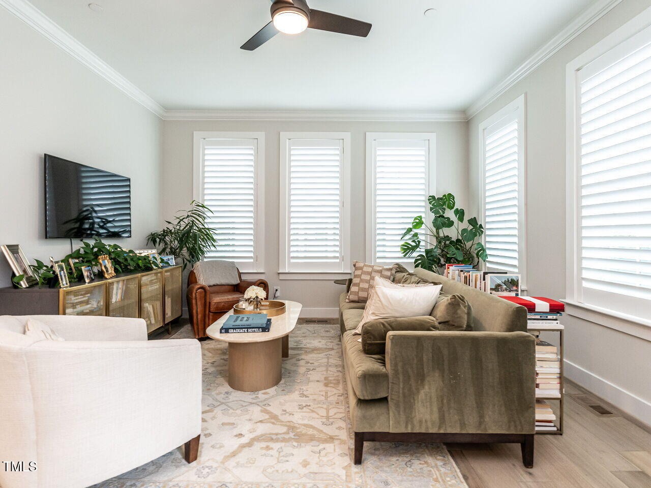 1611 Draper View Loop, Unit 106 Raleigh, NC 27608 - Photo 18 of 27 018-1280x960-family-room