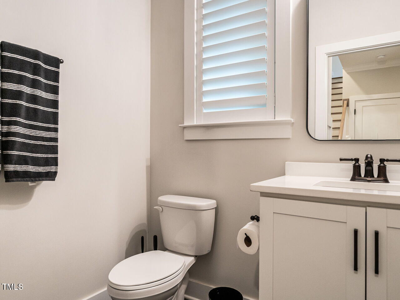 1611 Draper View Loop, Unit 106 Raleigh, NC 27608 - Photo 8 of 27 008-1280x960-bath