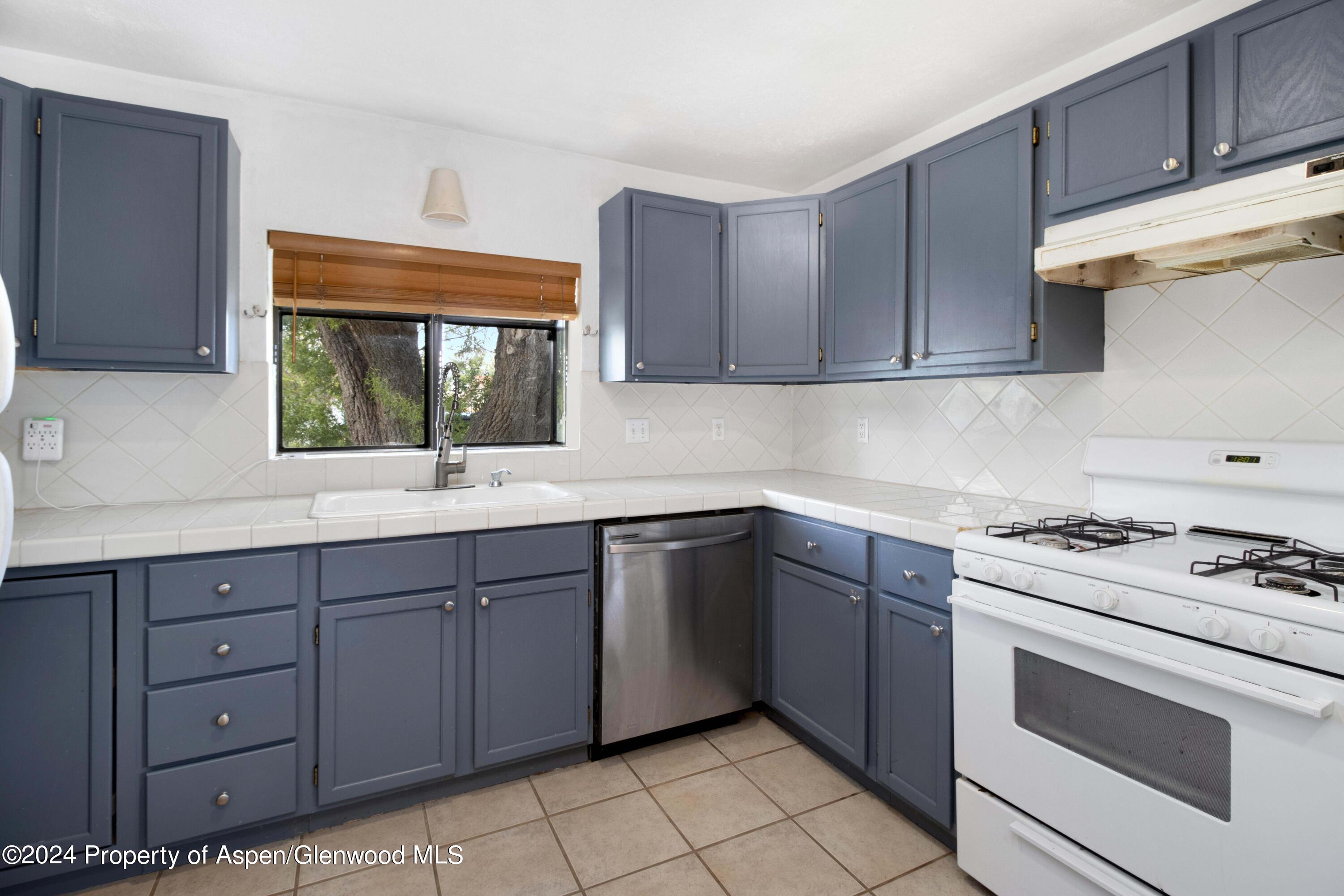 412 Elm Avenue Rifle, CO 81650 - Photo 8 of 17 7