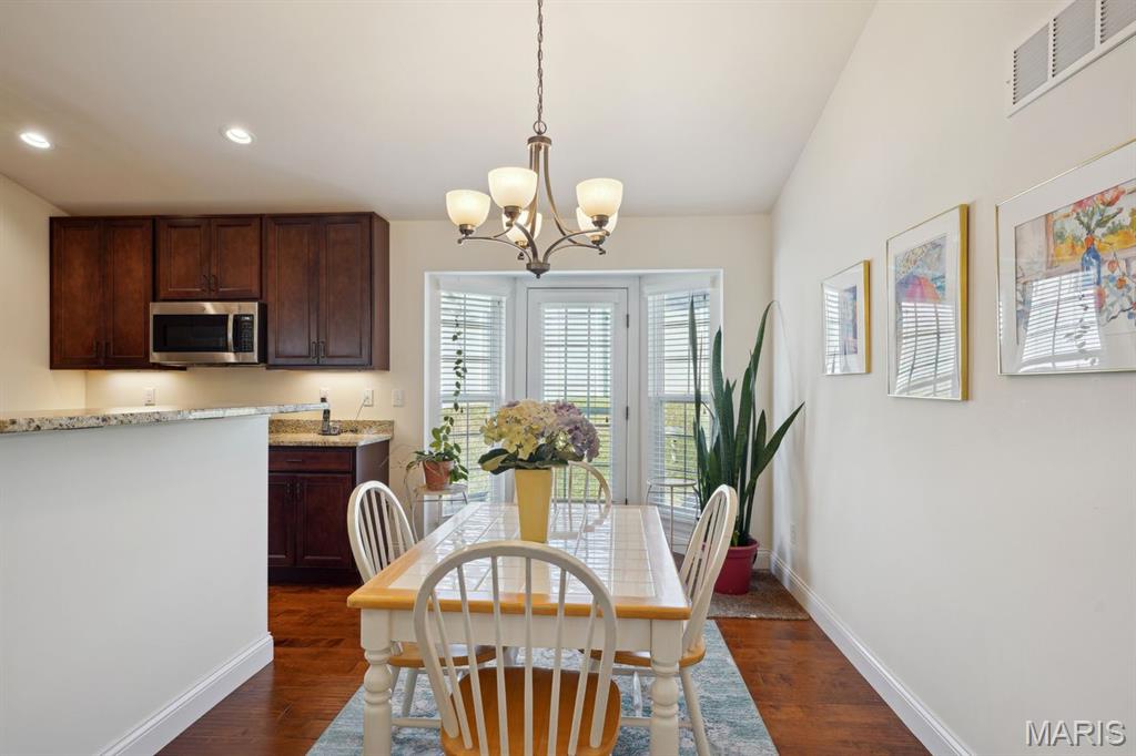 16202 Amber Vista Drive Ballwin, MO 63021 - Photo 4 of 21