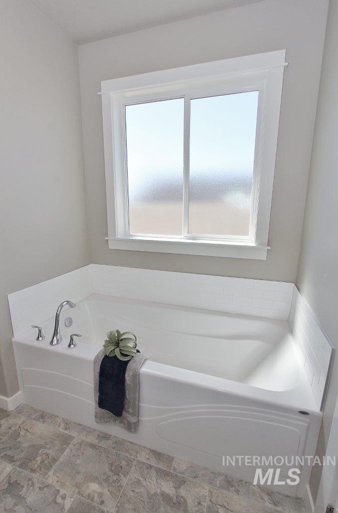 3553 North Eleanor Way Star, ID 83669 - Photo 20 of 20 Full bathroom with a garden tub