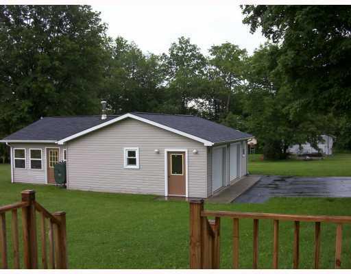 891 Rutledge Road Transfer, PA 16154 - Photo 5 of 15 Parking Lot/Garage. Side view ot the garage. Extra room to the rear has windows and heat.