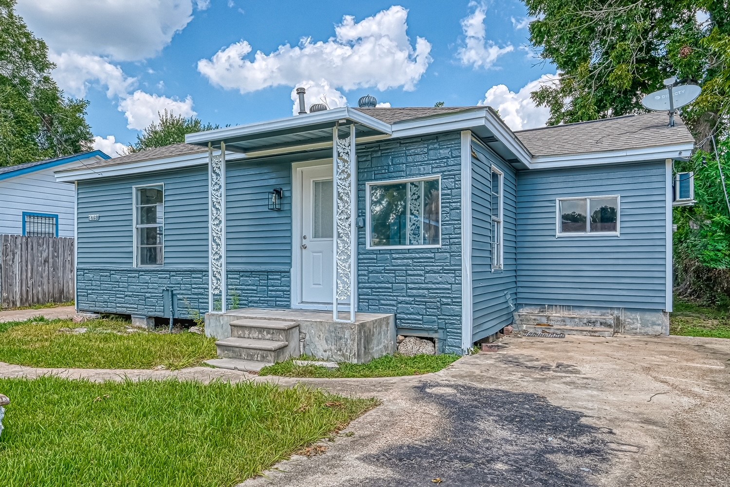 6715 Victoria Street, Unit A Houston, TX 77020 - Photo 3 of 34 a view of a house with a yard