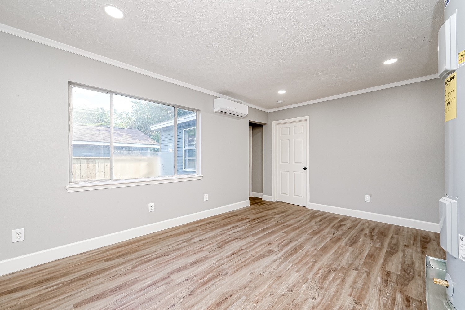 6715 Victoria Street, Unit A Houston, TX 77020 - Photo 33 of 34 a view of an empty room with wooden floor and a window