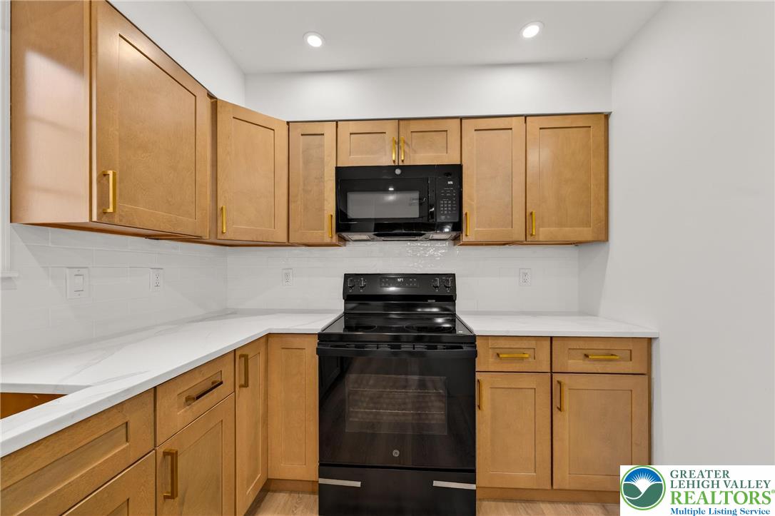 449 Elmhurst Avenue Bethlehem, PA 18017 - Photo 16 of 44