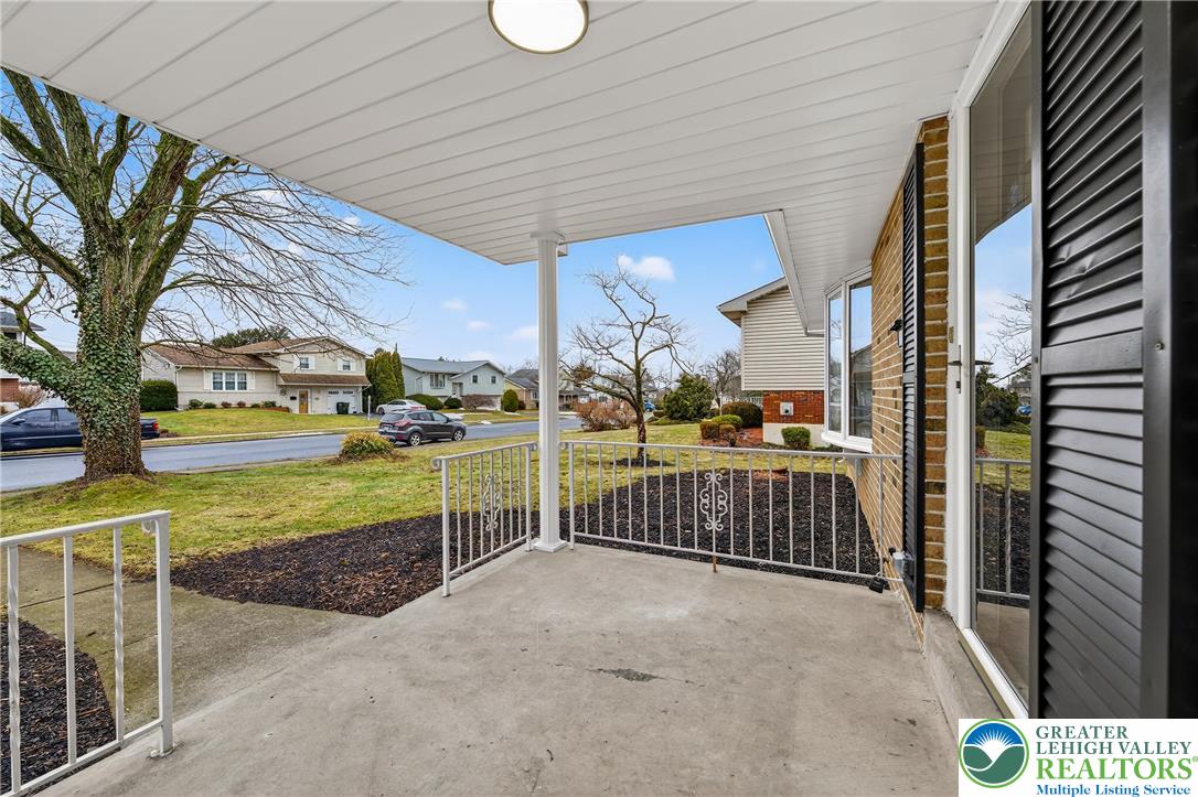 449 Elmhurst Avenue Bethlehem, PA 18017 - Photo 5 of 44