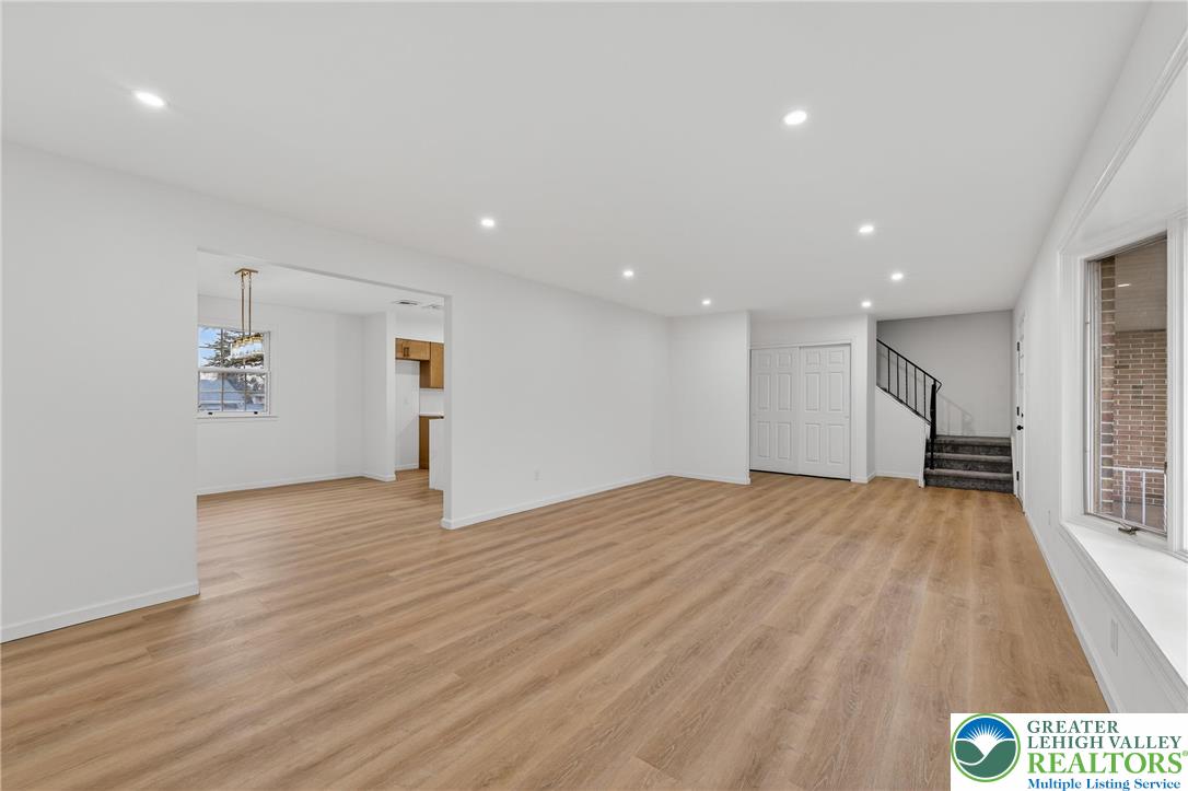 449 Elmhurst Avenue Bethlehem, PA 18017 - Photo 7 of 44