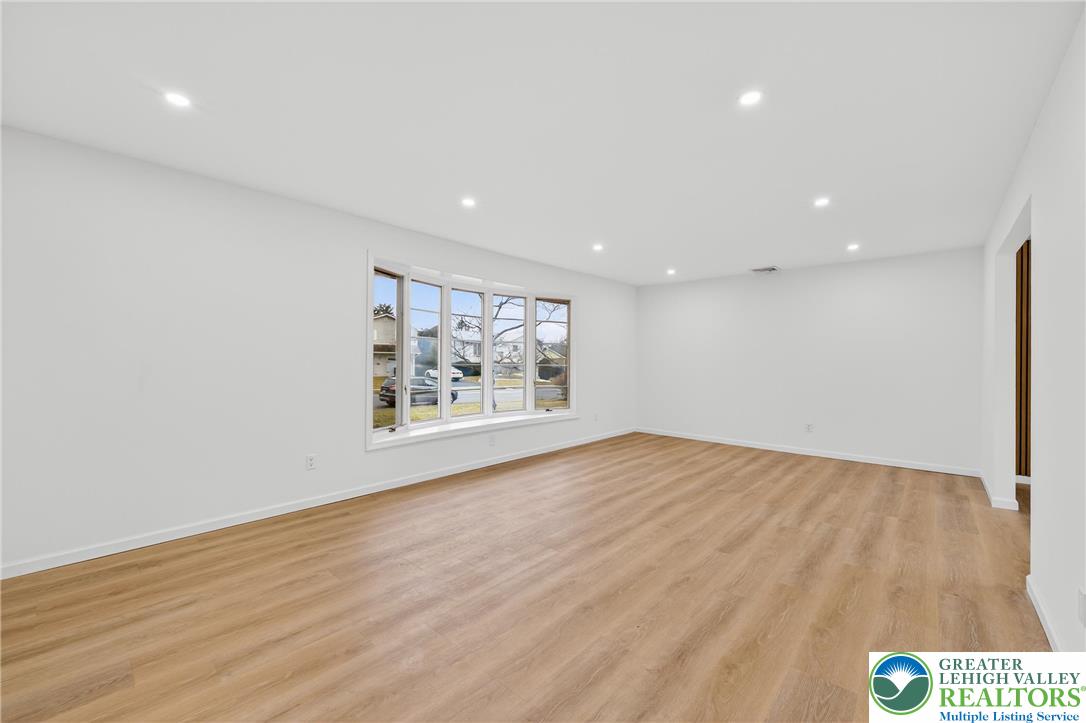 449 Elmhurst Avenue Bethlehem, PA 18017 - Photo 8 of 44