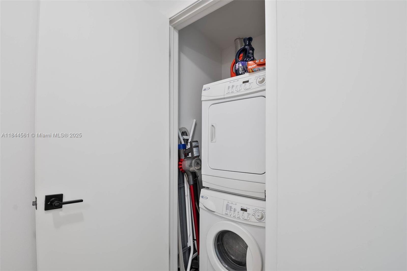 3301 Northeast 1st Avenue, Unit H1211 Miami, FL 33137 - Photo 15 of 37 a utility room with dryer and washer