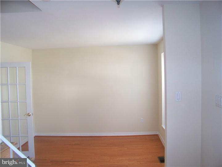 13 Hartford Road Clementon, NJ 08021 - Photo 8 of 15 Living Room