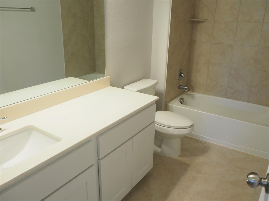 2502 Sun Grove Road Melissa, TX 75454 - Photo 25 of 40 a bathroom with a toilet a sink and bathtub
